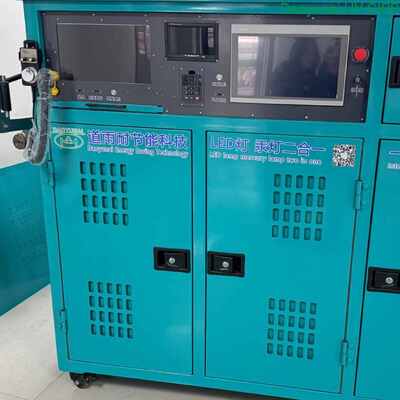 Sistema UV curato con interfaccia a quattro schermi per il monitoraggio e il funzionamento